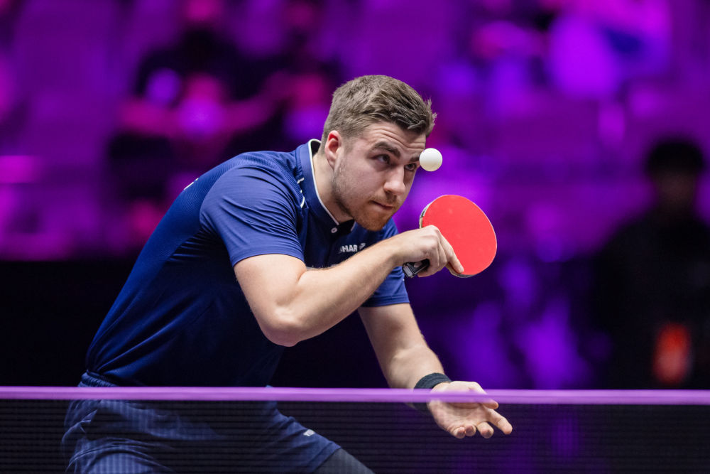 冰壶运动在 冰壶运动在