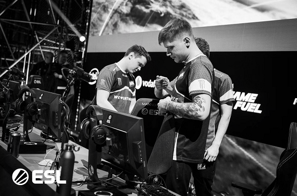 成长背后的 成长背后的