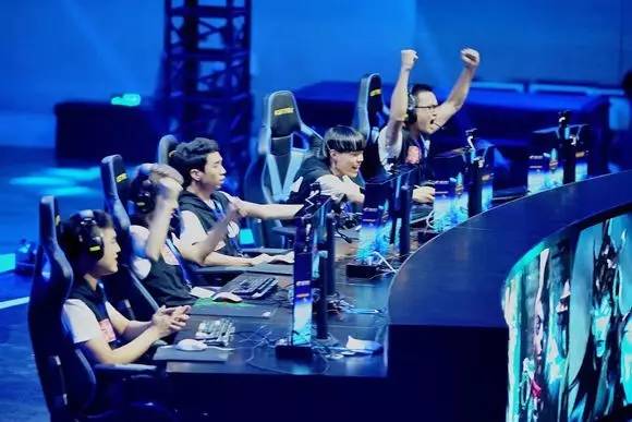 空场举行 空场举行